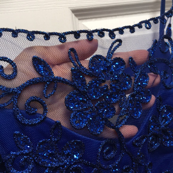 Formal gown - Picture 3 of 6